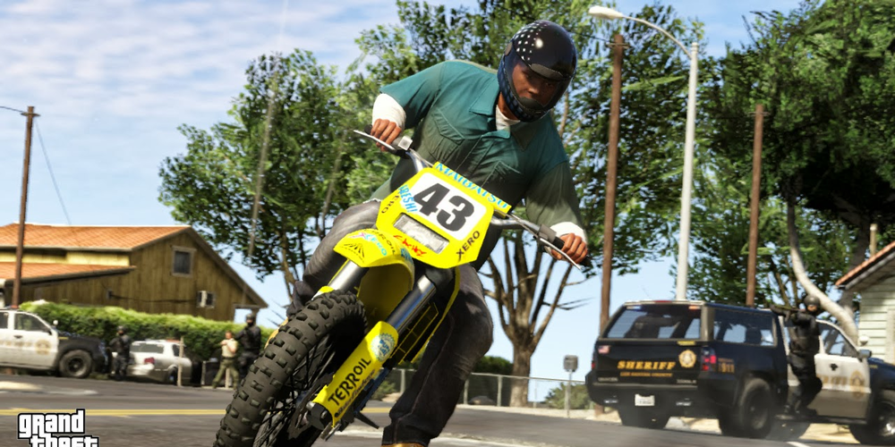 GTA 5 yellow moto